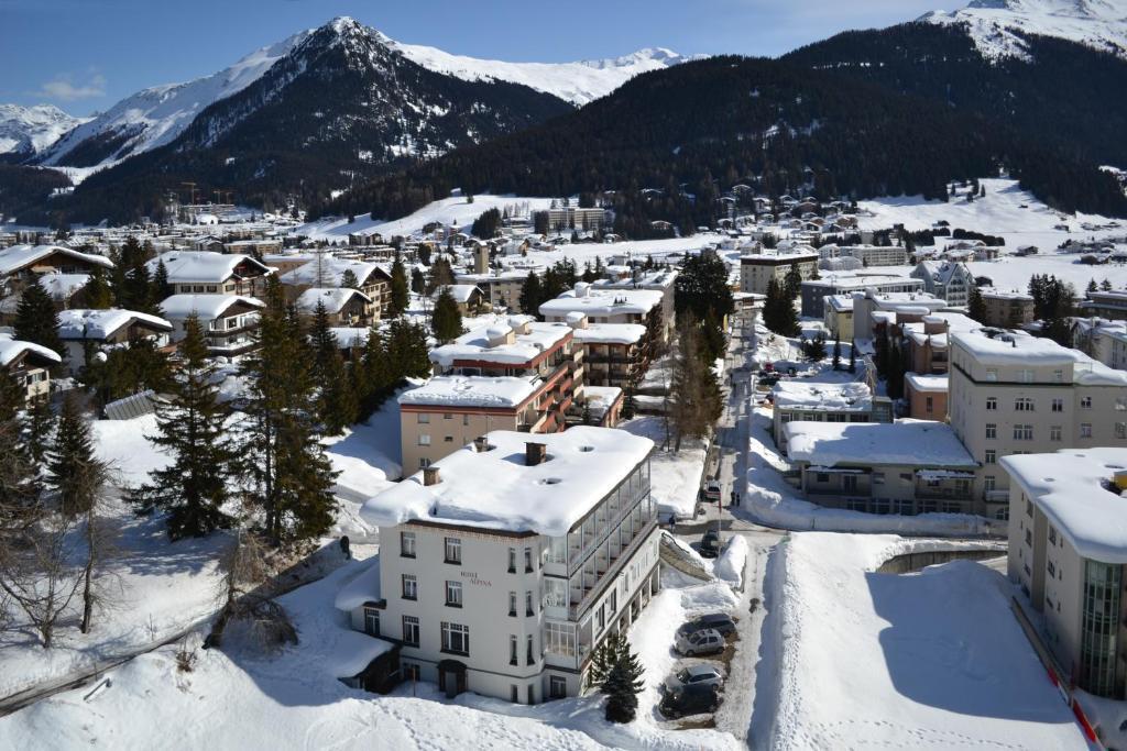 Hotel Alpina Davos Bagian luar foto